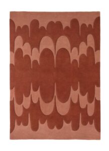 tapis Echo de Lucia Eames en laine avec motifs graphiques ocre et terracotta