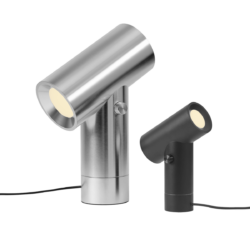 lampe de table Beam de Muuto en noir ou aluminium poli, disponible en deux dimensions