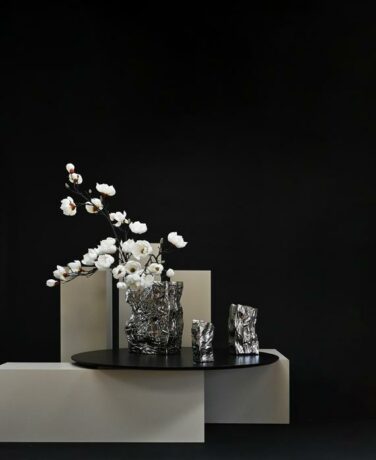 Vase Kami de 101 CPH, en vente chez Mise en Scène – céramique sculpturale plissée d’inspiration japonaise