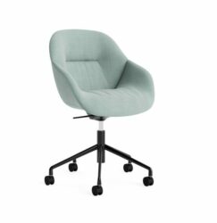 Chaise de bureau design AAC 155 de HAY avec piétement à roulettes