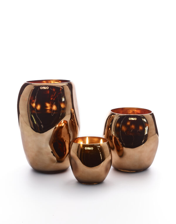 Bougie ONNO Cape Copper en verre cuivré soufflé bouche, parfum boisé et ambré