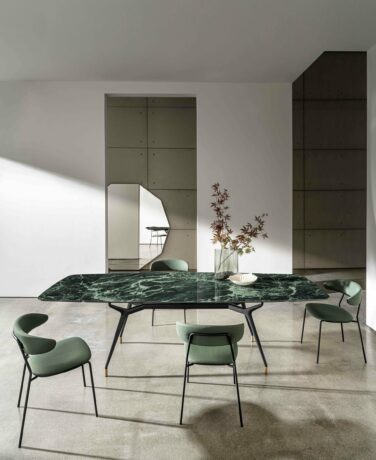 Table Arkos avec piètement X en aluminium par Sovet – design italien contemporain