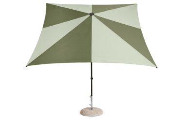 Parasol Terrazza HAY en tissu PP UV-safe avec mât aluminium, formats carré ou rond