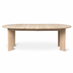 Table ronde Bevel Ferm Living en chêne massif avec pieds sculptés